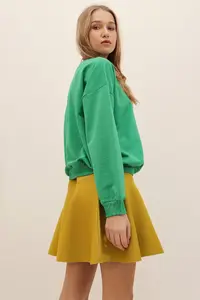 Trend Alaçatı Stili Women's Dark Green Crew Neck Oversized Basic Sweatshirt - Image 7