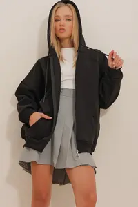 Trend Alaçatı Stili Women's Black Hooded Kangaroo Pocket Zippered Ribbon Sweatshirt - Image 4