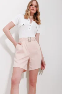 Trend Alaçatı Stili Women's Powder Pink Double Pocketed Gabardine Shorts with Waist Belt