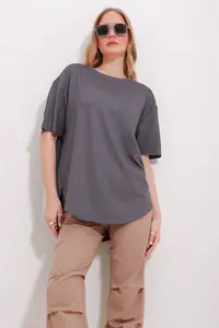 Trend Alaçatı Stili Women's Anthracite Crew Neck Oval Cut Modal T-Shirt - Image 3