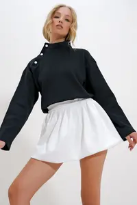Trend Alaçatı Stili Women's Black Stand-Up Collar Snap Closure Sweatshirt - Image 3
