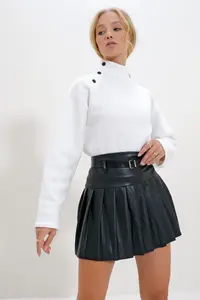 Trend Alaçatı Stili Women's White Stand-Up Collar Snap Closure Sweatshirt