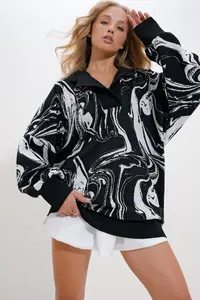 Trend Alaçatı Stili Women's Black-White Polo Shirt Neck Patterned Knitwear Sweatshirt