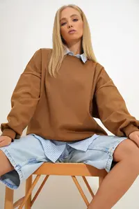 Trend Alaçatı Stili Women's Coffee Crew Neck Thick Oversized Sweatshirt
