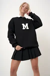 Trend Alaçatı Stili Women's Black Crew Neck Embroidered Oversized Sweatshirt - Image 2