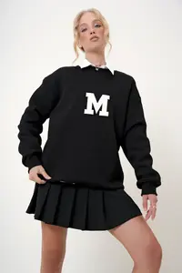 Trend Alaçatı Stili Women's Black Crew Neck Embroidered Oversized Sweatshirt - Image 3