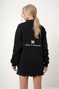 Trend Alaçatı Stili Women's Black Crew Neck Embroidered Oversized Sweatshirt - Image 6