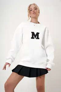 Trend Alaçatı Stili Women's White Crew Neck Embroidered Oversized Sweatshirt
