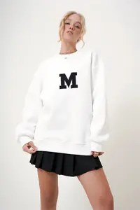 Trend Alaçatı Stili Women's White Crew Neck Embroidered Oversized Sweatshirt - Image 4