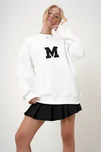 Trend Alaçatı Stili Women's White Crew Neck Embroidered Oversized Sweatshirt - Image 5