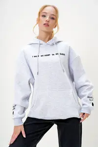 Trend Alaçatı Stili Women's Grimelange Hooded Front and Sleeves Embroidered 3 Thread Raised Sweatshirt - Image 3