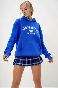 Trend Alaçatı Stili Women's Saks Blue Hooded Kangaroo Pocket Front Text Printed Three Thread Raster Sweatshirt - Image 2