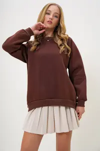 Trend Alaçatı Stili Women's Brown Crew Neck Raglan Sleeve Three Thread Rose Gold Basic Sweatshirt - Image 5