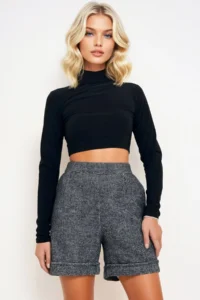 Trend Alaçatı Stili Women's Black Double Leg Double Pocket Winter Stretch Shorts Alc-X13297 - Image 2