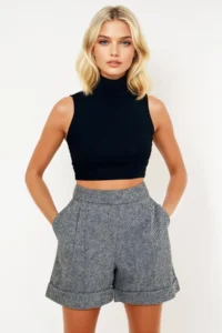 Trend Alaçatı Stili Women's Gray Double Leg Double Pocket Winter Stretch Shorts Alc-X13297 - Image 2