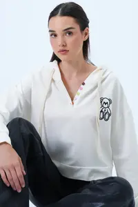Trend Alaçatı Stili Women's Ecru Hooded Teddy Bear Embroidered Colorful Buttoned Cotton Sweatshirt - Image 4