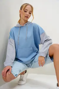 Trend Alaçatı Stili Women's Blue Color Blocked Oversized Hooded Sweatshirt - Image 2