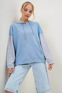 Trend Alaçatı Stili Women's Blue Color Blocked Oversized Hooded Sweatshirt - Image 3