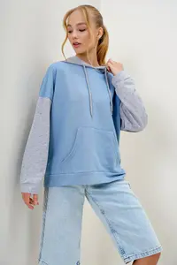 Trend Alaçatı Stili Women's Blue Color Blocked Oversized Hooded Sweatshirt - Image 4