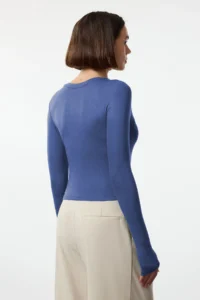 TRENDYOLMİLLA Indigo Viscose Crew Neck Crop Flexible Knitting Blouse - Image 3
