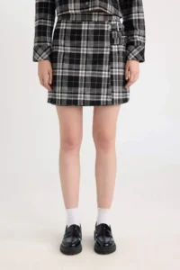 DeFacto Checked High Waist Side Zipper Flannel Mini Skirt - Image 7