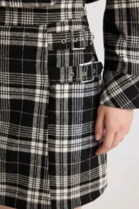 DeFacto Checked High Waist Side Zipper Flannel Mini Skirt - Image 8