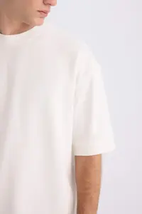 DeFacto Loose Fit Crew Neck Short Sleeve Heavy Fabric Basic Plain T-Shirt - Image 4