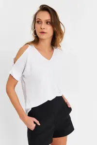 Cool & Sexy Women White Shoulders Light Blouse - Image 2