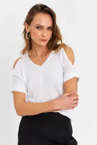 Cool & Sexy Women White Shoulders Light Blouse - Image 3