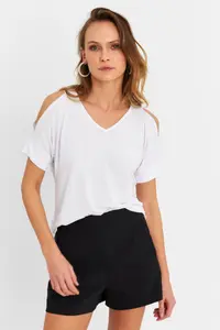 Cool & Sexy Women White Shoulders Light Blouse - Image 4