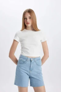 DeFacto High Waist Hem Ucu Kesik Jeans Shorts - Image 3