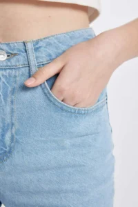 DeFacto High Waist Hem Ucu Kesik Jeans Shorts - Image 5