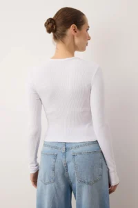 TRENDYOLMİLLA Black-White 2 Sets Package Fitted Crew Neck Crop Ribbed Flexible Knitting Blouse - Image 7