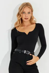 Cool & Sexy Women Black Blouse - Image 4