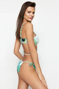TRENDYOLMİLLA Floral Patterned tied up High Leg Bikini Bottom - Image 3