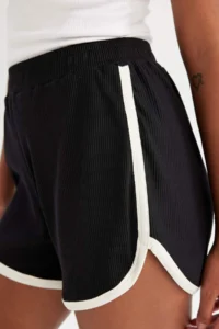 DeFacto Sporcu Short Hem Shorts - Image 5