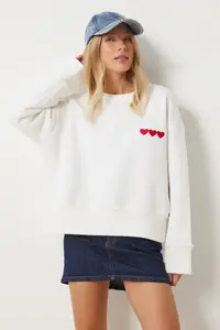 Happiness İstanbul Women's Ecru Heart Embroidered Raised Sweatshirt - Image 2