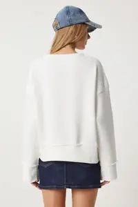 Happiness İstanbul Women's Ecru Heart Embroidered Raised Sweatshirt - Image 6
