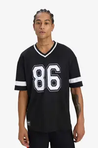 DeFacto Quick Drying Oversize Wide Fit V-Neck Printed Athlete Short Sleeve T-Shirt - Image 5