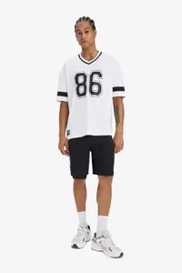DeFacto Quick Drying Oversize Wide Fit V-Neck Printed Athlete Short Sleeve T-Shirt - Image 4