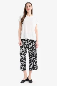 DeFacto Patterned Plain Hem Capri - Image 2