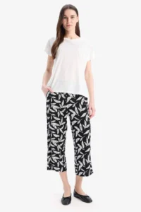 DeFacto Patterned Plain Hem Capri - Image 5