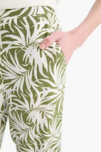 DeFacto Patterned Plain Hem Capri - Image 5