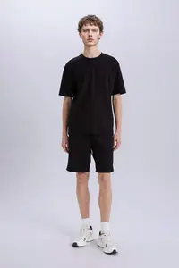 DeFacto 100% Cotton Oversize Wide Fit Crew Neck Basic Plain Short Sleeve T-Shirt - Image 2