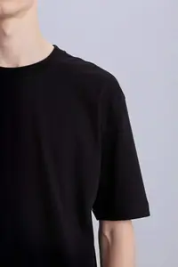 DeFacto 100% Cotton Oversize Wide Fit Crew Neck Basic Plain Short Sleeve T-Shirt - Image 4