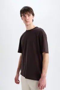 DeFacto 100% Cotton Oversize Wide Fit Crew Neck Basic Plain Short Sleeve T-Shirt - Image 4