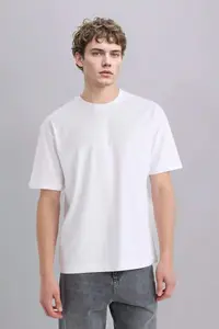 DeFacto 100% Cotton Oversize Wide Fit Crew Neck Basic Plain Short Sleeve T-Shirt - Image 3