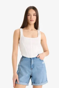 DeFacto Boyfriend High Waist Pocket Folded Leg Ripped Detailed Jean Shorts - Image 4