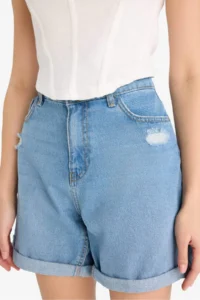 DeFacto Boyfriend High Waist Pocket Folded Leg Ripped Detailed Jean Shorts - Image 6