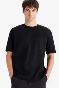 DeFacto Oversize Wide Fit Crew Neck Heavy Fabric Basic Plain Short Sleeve T-Shirt - Image 4
